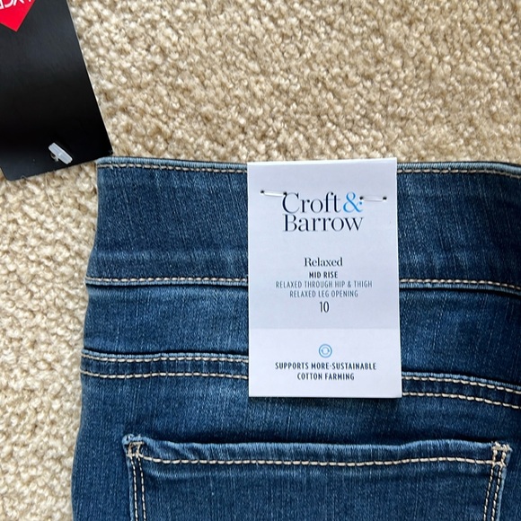 Croft and Barrow Relaxed Girlfriend pull on jeans. - Picture 5 of 5